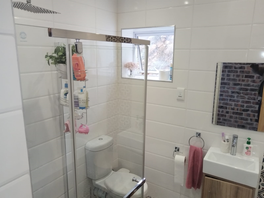 To Let 4 Bedroom Property for Rent in Glencairn Western Cape